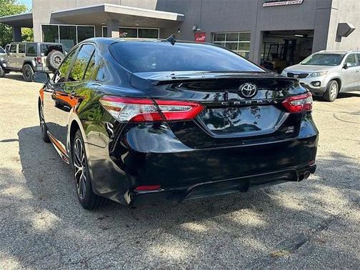 2020 Toyota Camry SE