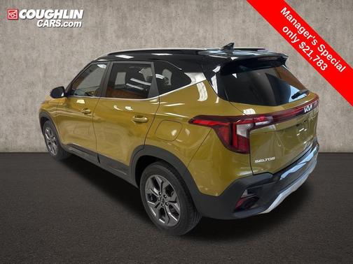Valais Green/Black Roof 2024 Kia Seltos S