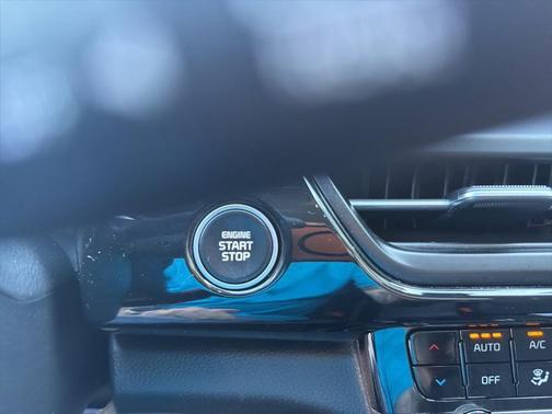 Fusion Black 2024 Kia Seltos S