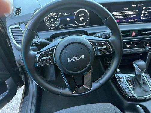 Fusion Black 2024 Kia Seltos S