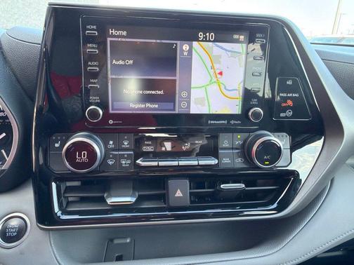 Opulent Amber 2020 Toyota Highlander XLE