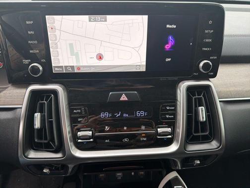 Everlasting Silver 2023 Kia Sorento S