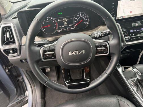 Everlasting Silver 2023 Kia Sorento S