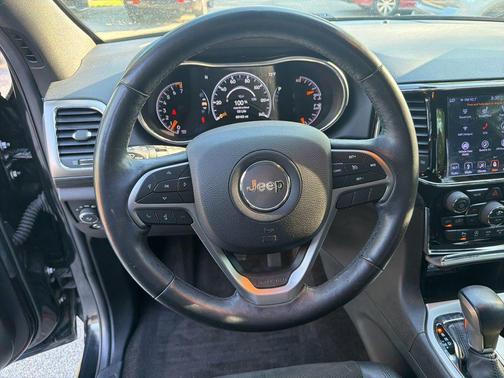 Diamond Black Crystal Pearlcoat 2019 Jeep Grand Cherokee Altitude