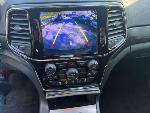 Diamond Black Crystal Pearlcoat 2019 Jeep Grand Cherokee Altitude
