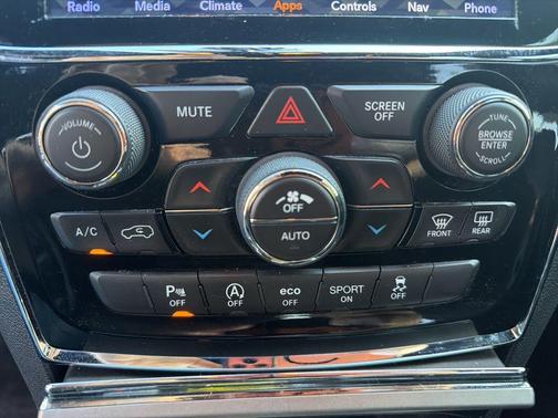 Diamond Black Crystal Pearlcoat 2019 Jeep Grand Cherokee Altitude