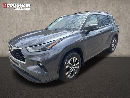 Magnetic Gray Metallic 2023 Toyota Highlander XLE