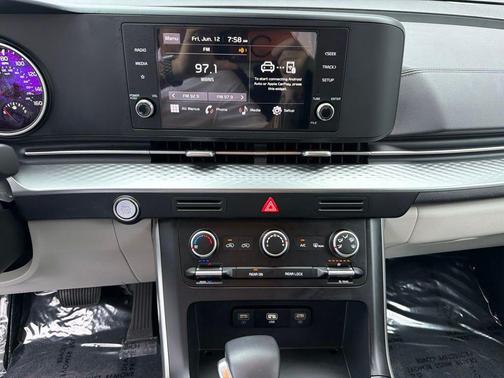 Aurora Black Pearl 2024 Kia Carnival LX