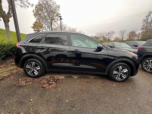 2022 Kia Niro LXS