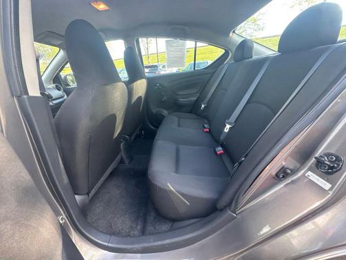 Titanium 2016 Nissan Versa 1.6 S+