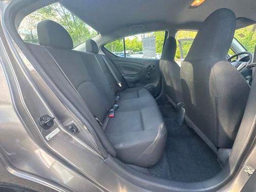 Titanium 2016 Nissan Versa 1.6 S+