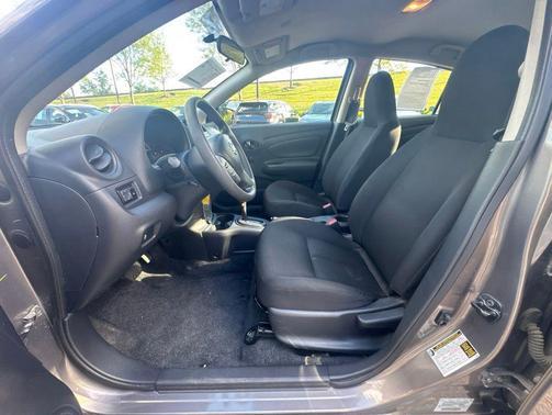 Titanium 2016 Nissan Versa 1.6 S+