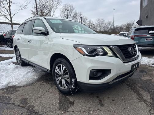 2019 Nissan Pathfinder SV