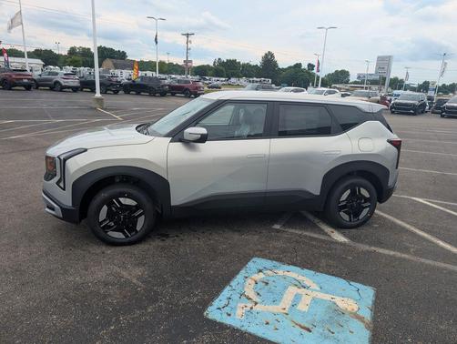 Ivory Silver 2027 Kia Seltos LX
