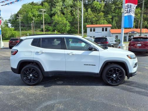 2022 Jeep Compass Latitude Lux