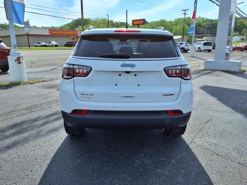 2022 Jeep Compass Latitude Lux