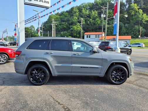 2022 Jeep Grand Cherokee WK Laredo