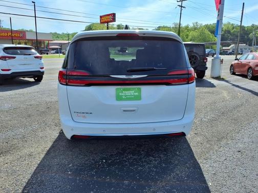 2023 Chrysler Pacifica Touring-L