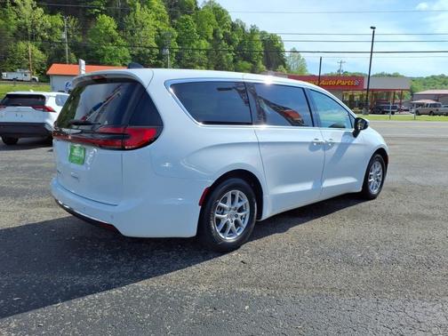 2023 Chrysler Pacifica Touring-L