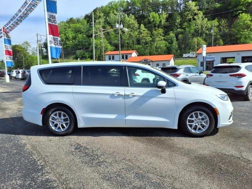 2023 Chrysler Pacifica Touring-L