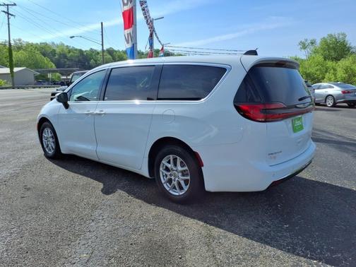 2023 Chrysler Pacifica Touring-L