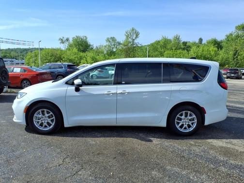 2023 Chrysler Pacifica Touring-L