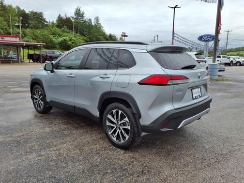 2024 Toyota Corolla Cross XLE