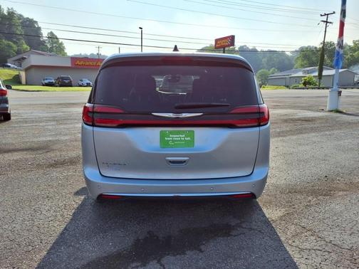 2023 Chrysler Pacifica Touring-L