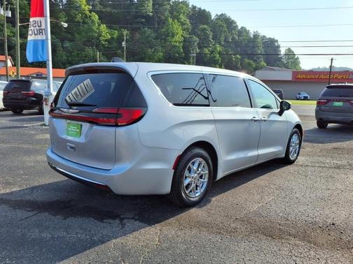 2023 Chrysler Pacifica Touring-L