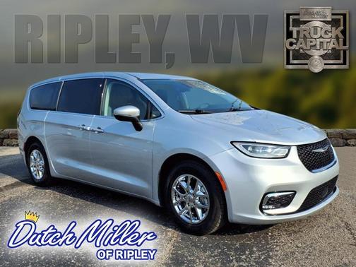 2023 Chrysler Pacifica Touring-L