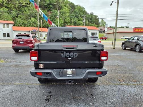 2023 Jeep Gladiator Sport