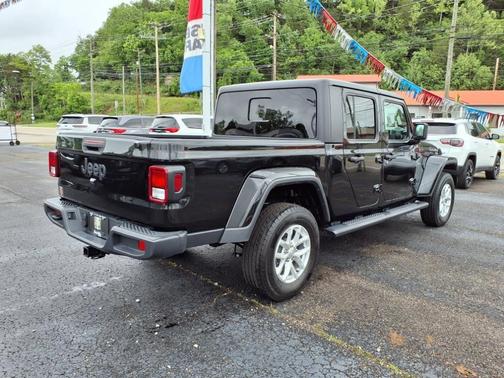 2023 Jeep Gladiator Sport
