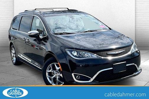 Brilliant Black Crystal Pearlcoat 2020 Chrysler Pacifica Limited
