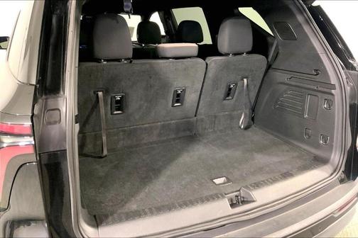 Mosaic Black Metallic 2025 Chevrolet Traverse LT