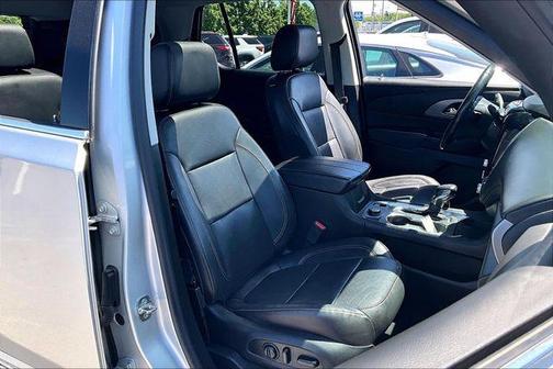 Summit White 2021 Chevrolet Traverse LS