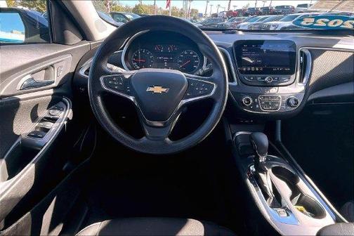 Night 2025 Chevrolet Malibu LT