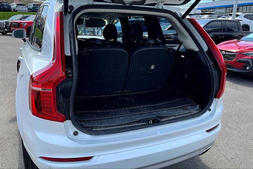 Crystal White Metallic 2021 Volvo XC90 T6 Momentum 6 Passenger