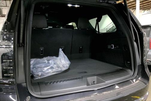 2025 Chevrolet Suburban LT