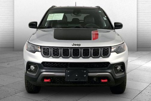 Silver Zynith 2025 Jeep Compass Trailhawk