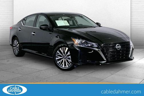 Black 2025 Nissan Altima SV
