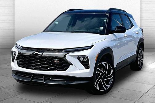Iridescent Pearl Tricoat 2026 Chevrolet Trailblazer RS