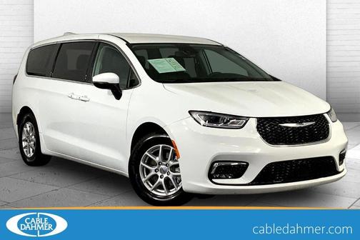 2023 Chrysler Pacifica Touring-L