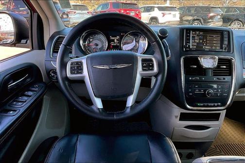 2016 Chrysler Town & Country Touring