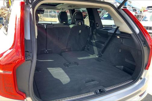 2019 Volvo XC90 T6 Momentum