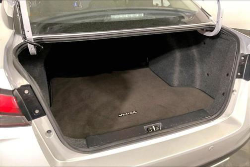 Brilliant Silver Metallic 2025 Nissan Versa 1.6 SV