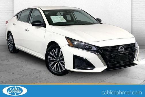 Glacier White 2025 Nissan Altima SV