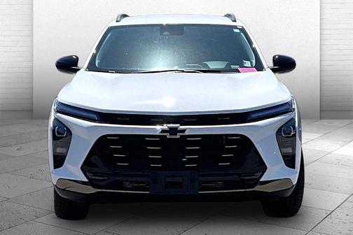 Summit White 2026 Chevrolet Trax ACTIV