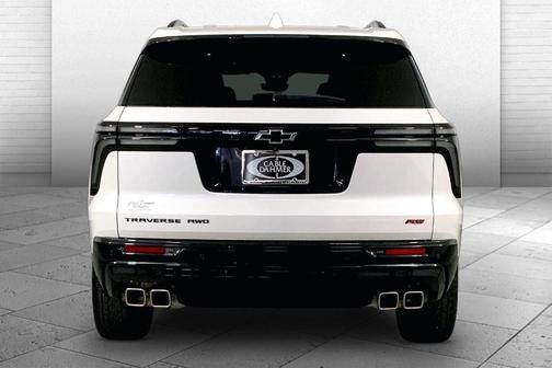 Iridescent Pearl Tricoat 2025 Chevrolet Traverse RS