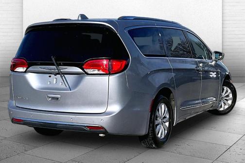 2018 Chrysler Pacifica Touring-L