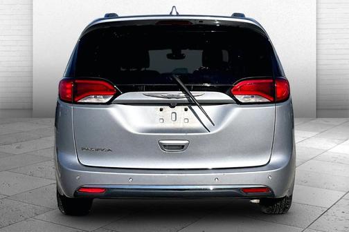 Billet Silver Metallic Clearcoat 2018 Chrysler Pacifica Touring-L